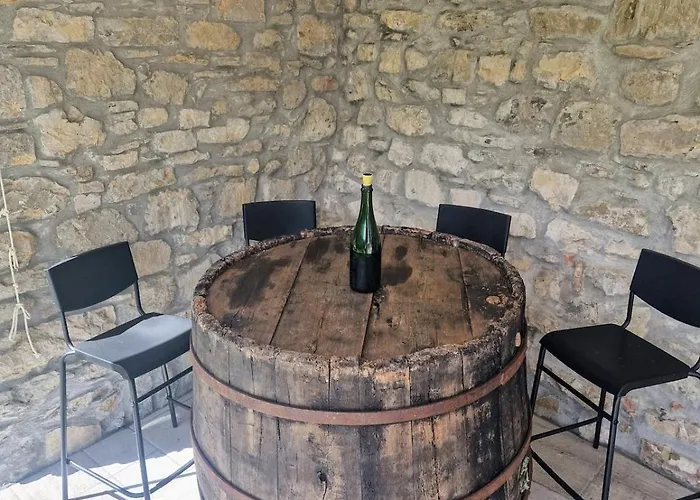 Vineyard With Private Pool, Gym & Games